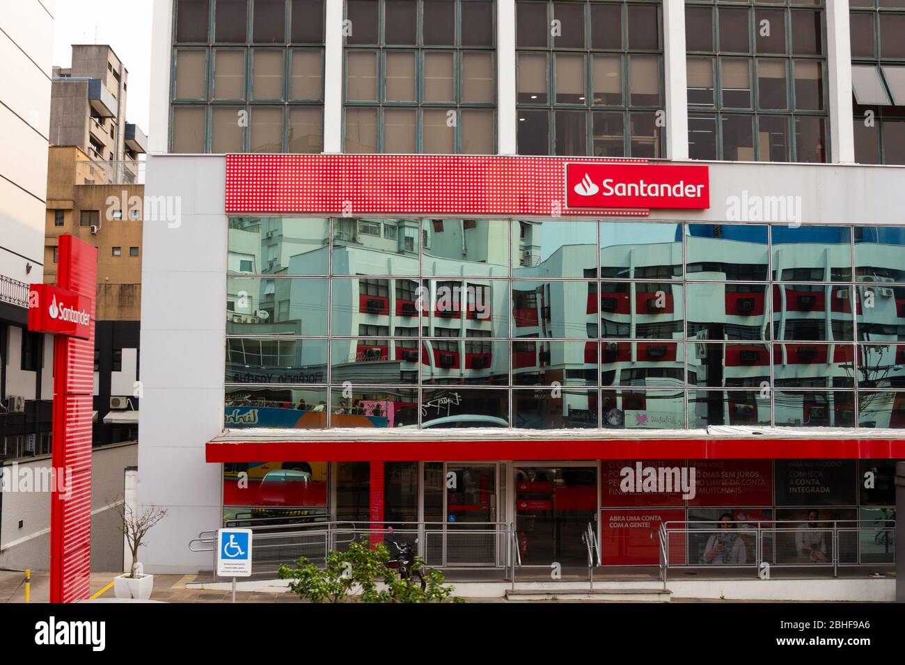 Porto Alegre, Rio Grande do Sul / Brazil - September 10, 2019. Financial  services and business. Facade of Santander Bank, advertising sign and logo  Stock Photo - Alamy