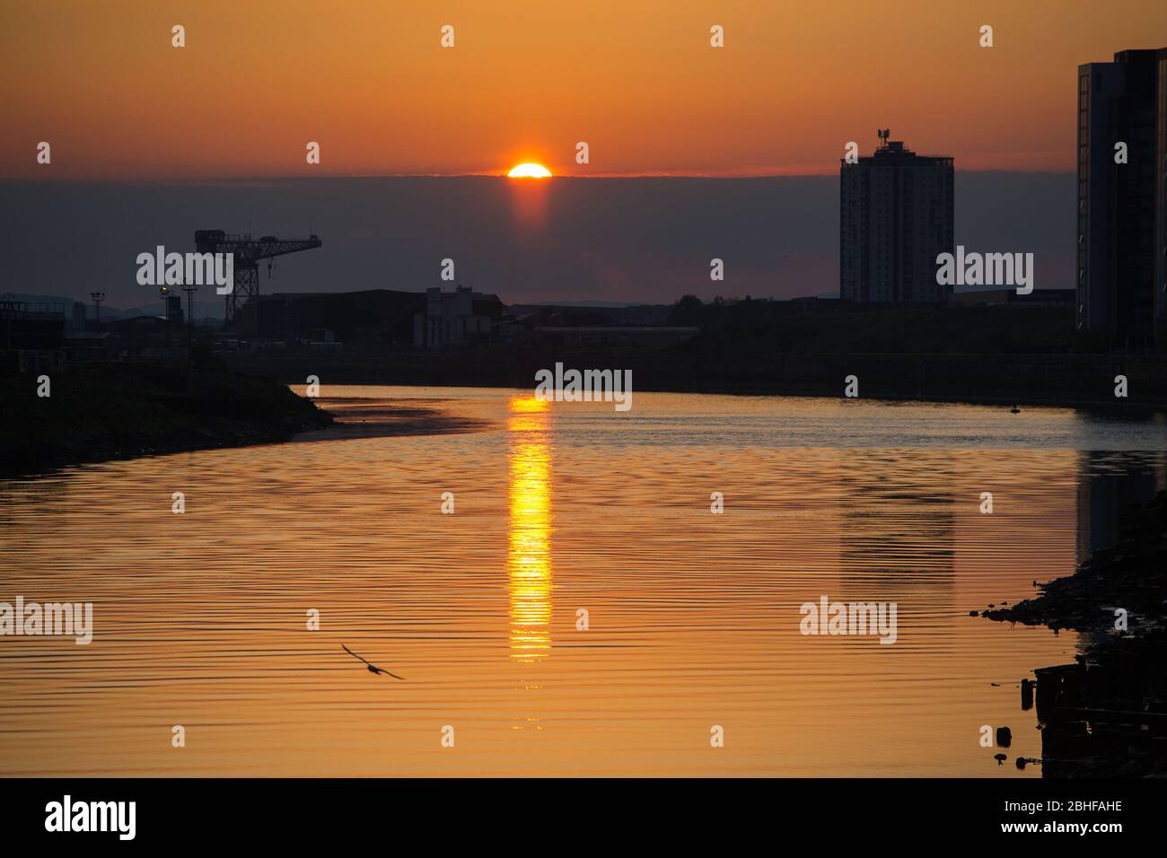 Glasgow, UK. 25th Apr, 2020. Pictured: Setting sun over the River Clyde, taken beside the Riverside Museum of Transport in Glasgow. Credit: Colin Fisher/Alamy Live News Stock Photo