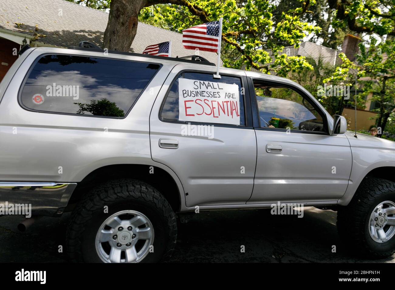 Salem, USA. 25th Apr, 2020. About fifty demonstrators protested Oregon's economic-closure efforts aimed at minimizing the lethal impact of coronavirus/Covid-19, at the Governor's Mansion, Mahonia Hall, in Salem, Oregon on April 25, 2020. Reopen Oregon is one of many groups organized by Republican and right-wing operatives linked to the Trump administration and his reelection organization. (Photo by John Rudoff/Sipa USA) Credit: Sipa USA/Alamy Live News Stock Photo