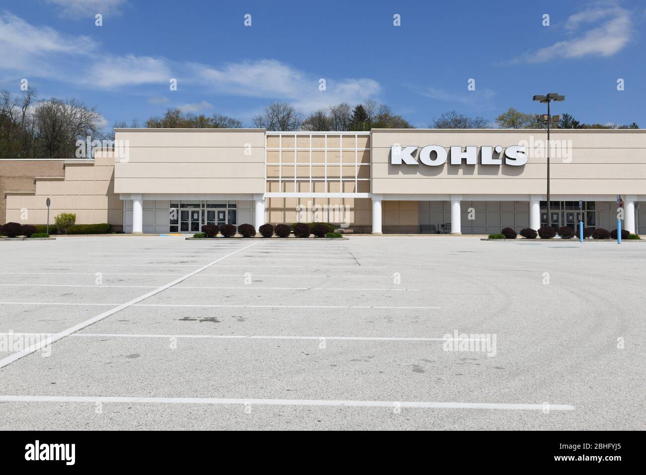Kohls Department Store in danger of going out of business - close to bankruptcy or bankrupt - businesses harmed by Covid-19 depression / recession Stock Photo