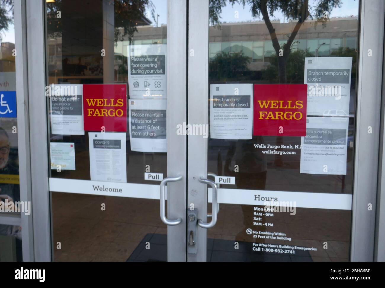 Los Angeles, California, USA 25th April 2020 A general view of atmosphere of closed Wells Fargo Bank due to coronavirus covid-19 pandemic on April 25, 2020 in Los Angeles, California, USA. Photo by Barry King/Alamy Stock Photo Stock Photo