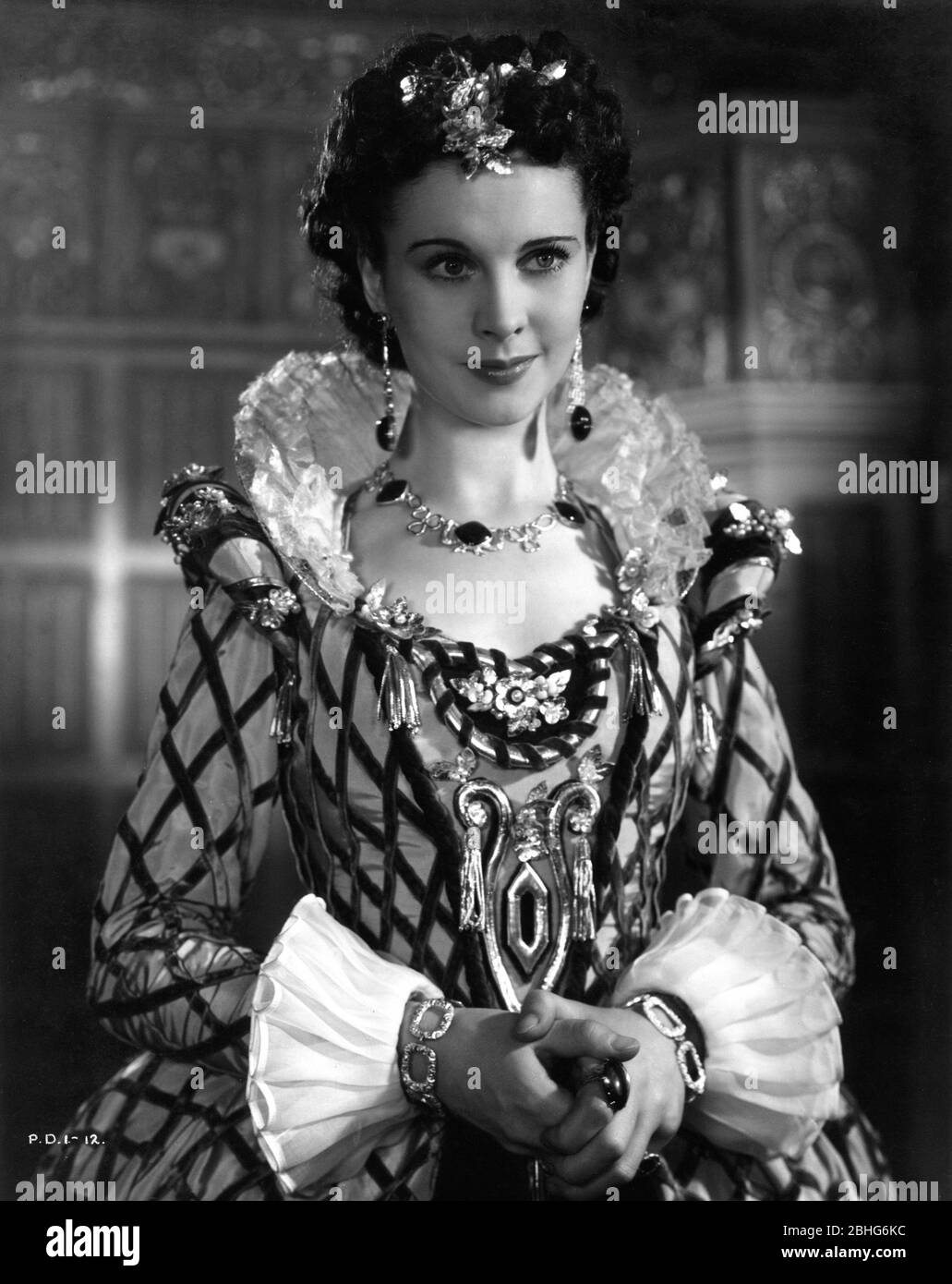 VIVIEN LEIGH Portrait as Cynthia Lady-in Waiting to Queen Elizabeth I in FIRE OVER ENGLAND 1937 director WILLIAM K. HOWARD novel A.E.W. Mason screenplay Clemence Dane and Sergei Nolbandov music Richard Addinsell producers Erich Pommer and Alexander Korda  London Film Productions / United Artists Stock Photo