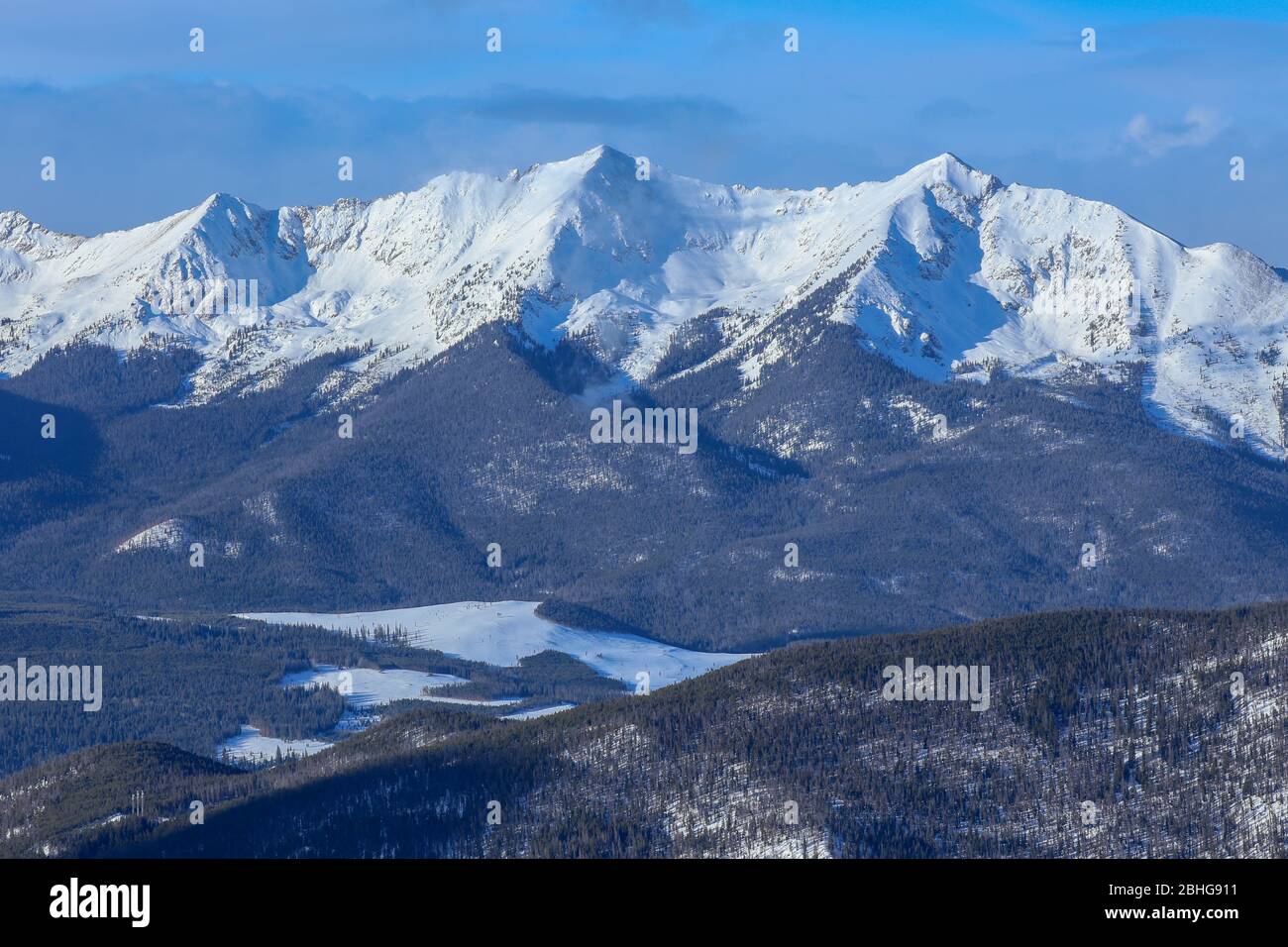 snowcapped-peaks-of-the-colorado-rocky-mountains-near-breckenridge-in