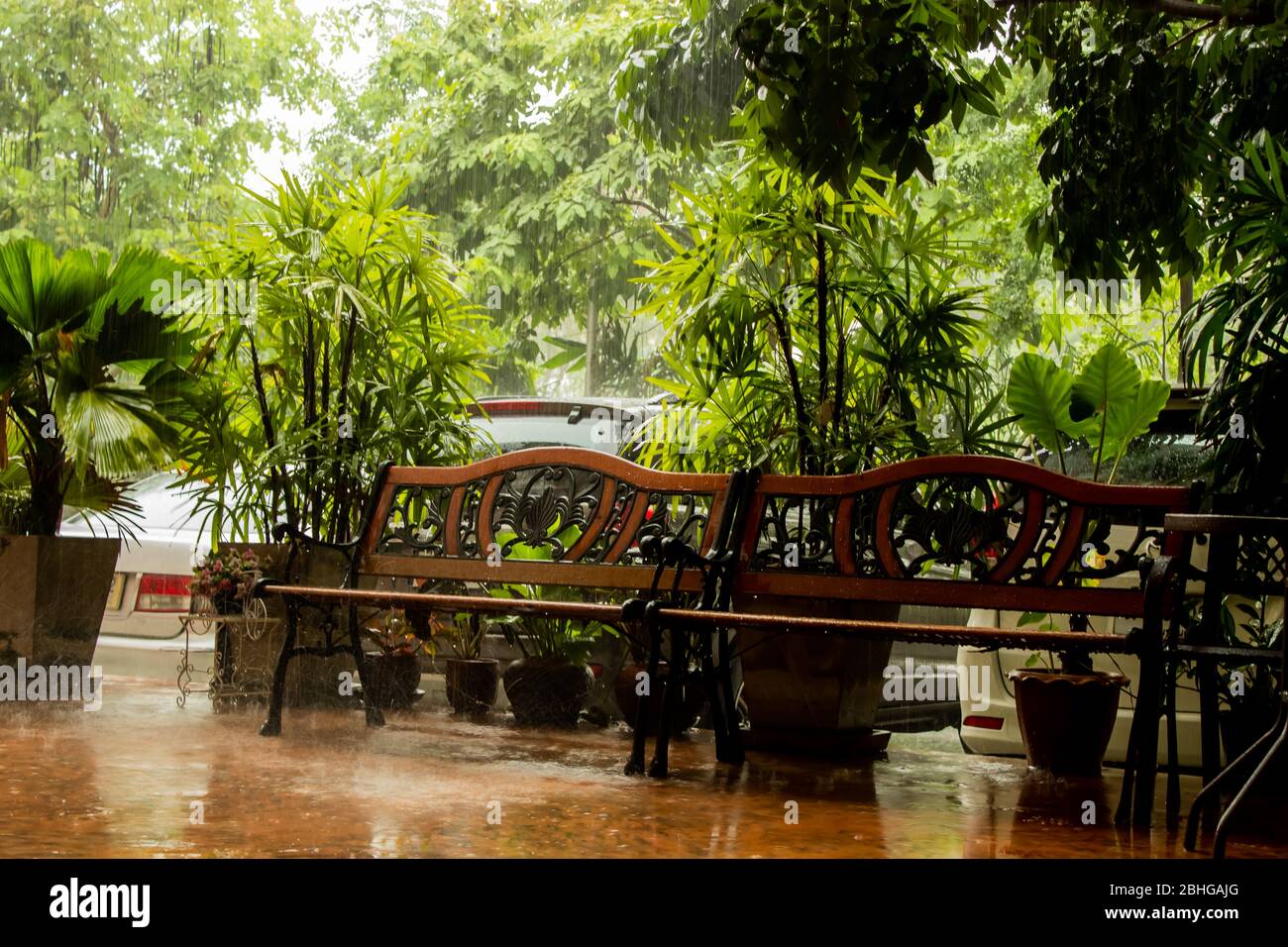 Falling rain texture hi-res stock photography and images - Alamy