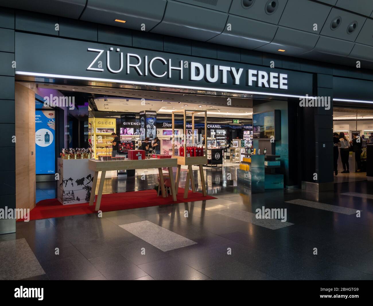 Passengers visit duty free shop in the airport Stock Photo - Alamy