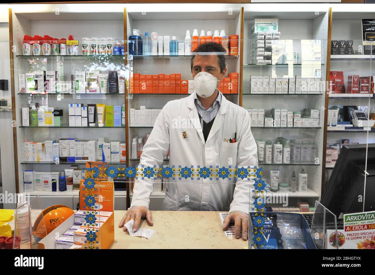 Coronavirus epidemic, live with the mask, the pharmacy, Milan, April 2020 Stock Photo