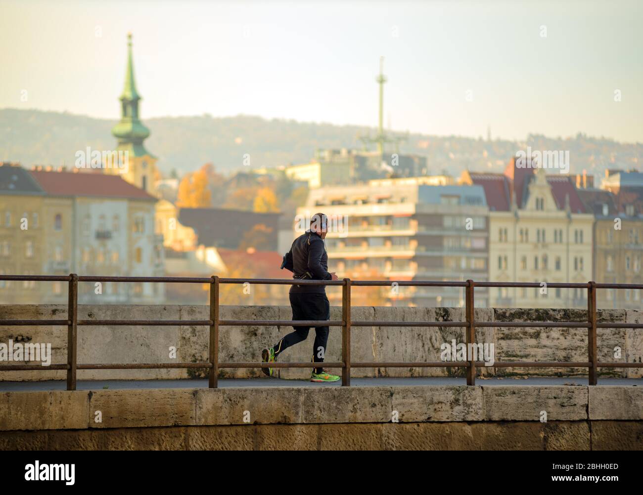 Running Single Man Single man running hi-res stock photography and images - Alamy