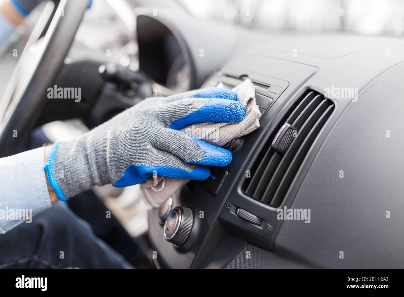 Man dusting car hires stock photography and images Alamy