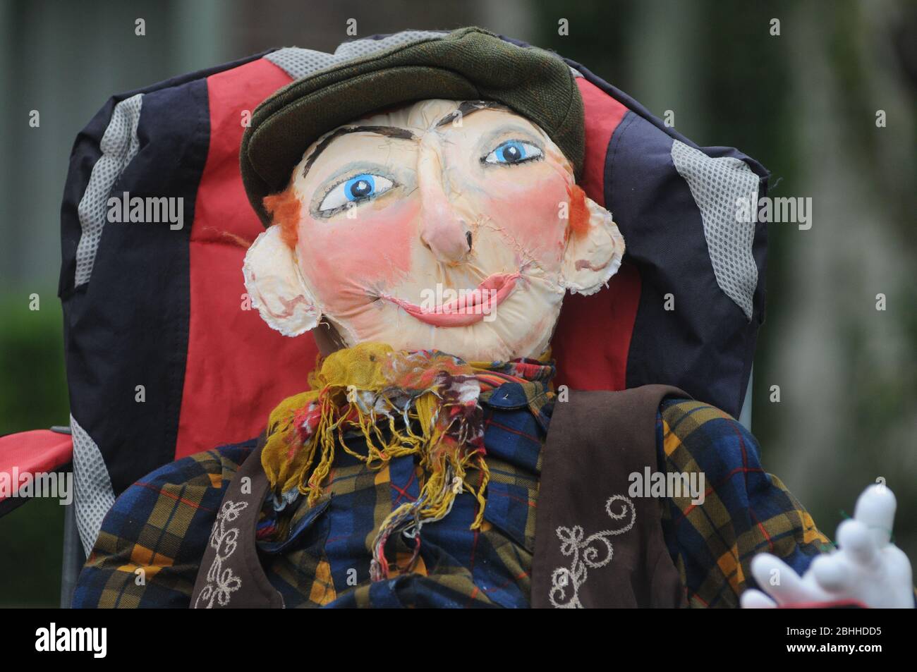 Kington, Herefordshire, UK. 25th Apr, 2020. Three Scarecrows have been the talk of the town during the coronavirus pandemic. Aggie, Harry and Jolene have different stories every day near their home in Kington, Herefordshire. They have clapped for key workers, been fishing, done yoga and visited the nearby garage. Jolene is the marathon runner while Harry and Aggie are companions. They observe social distancing so Harry and Aggie still havent shared a kiss despite their budding romance. Credit: Andrew Compton/Alamy Live News Stock Photo