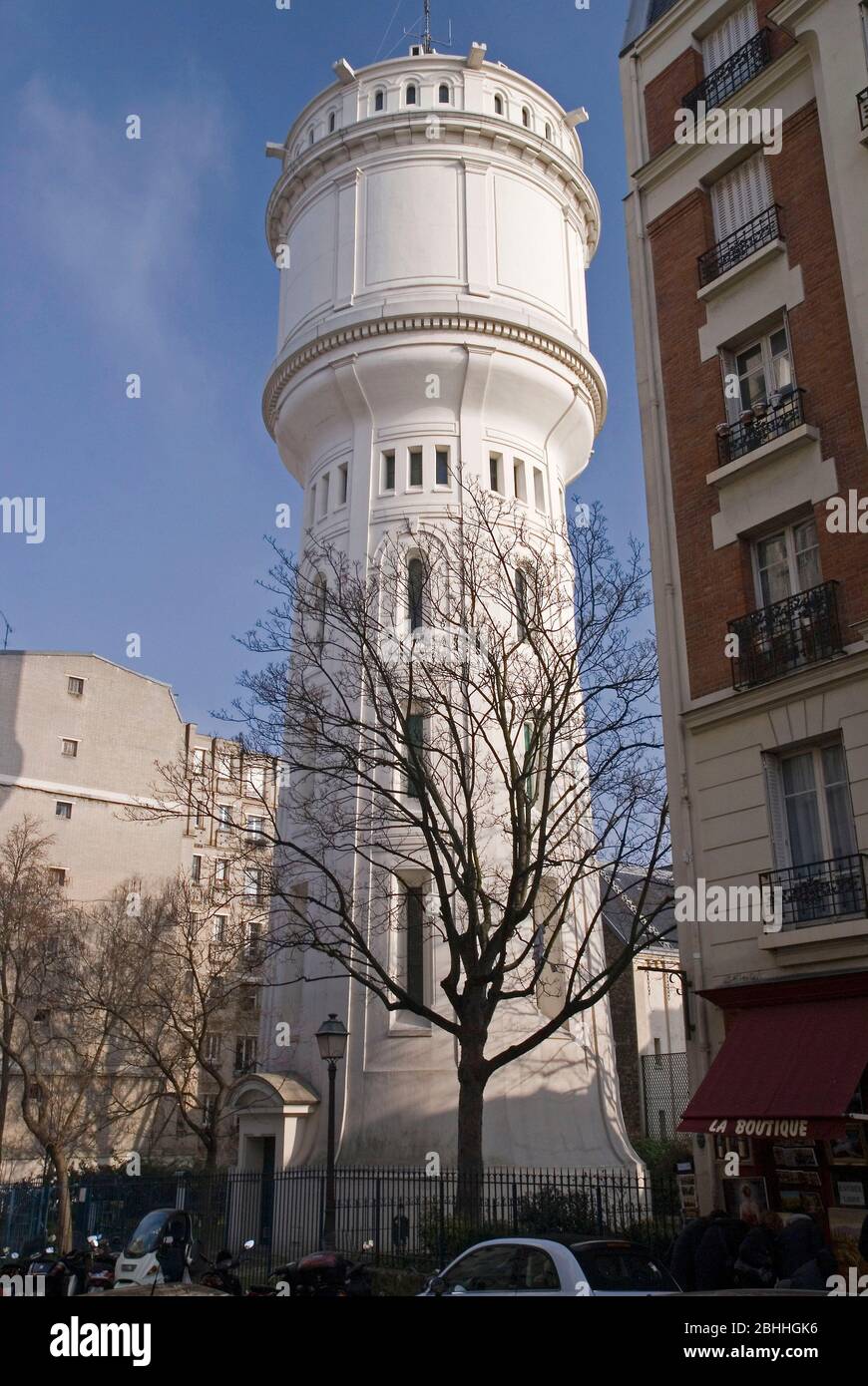 Montmartre, Paris: the water tower (Chateau d'eau) on Rue du Mont-Cenis in the 18th arrondissement Stock Photo