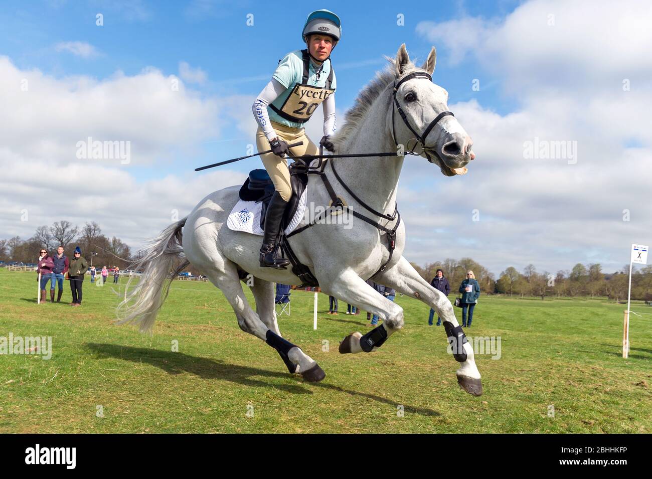 IZZY TAYLOR (GBR) RIDING  KBIS STARBURST TAKING PART IN  THE ADVANCED  CROSS COUNTRY Stock Photo