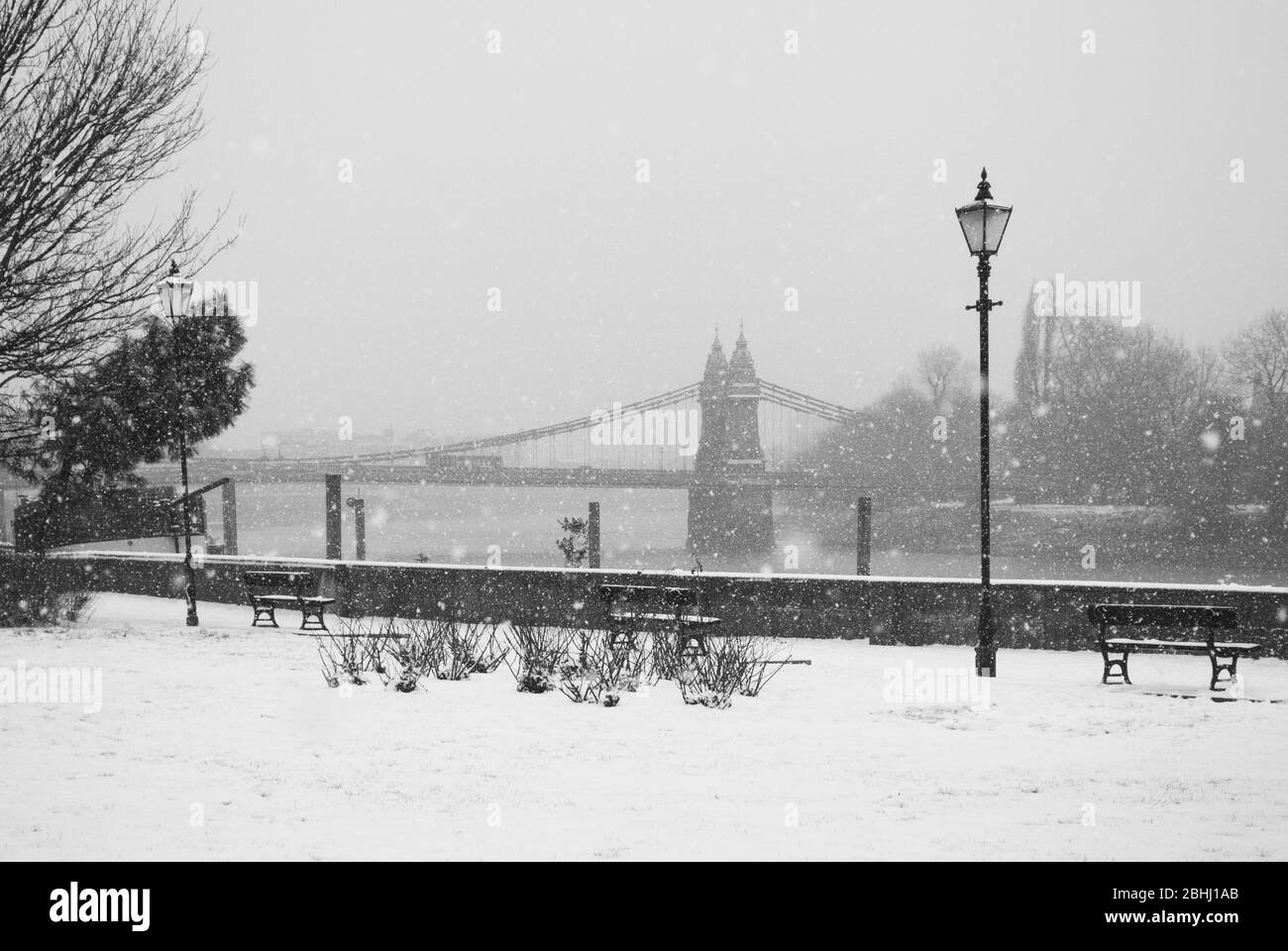 Victorian london snow Black and White Stock Photos & Images - Alamy