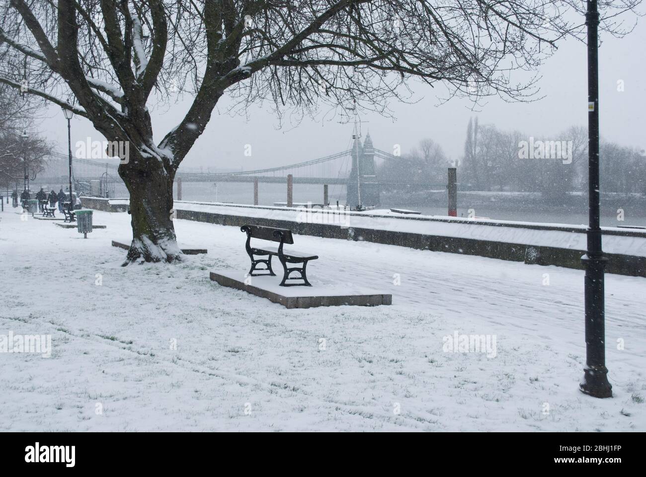 Snowy victorian london hi-res stock photography and images - Alamy