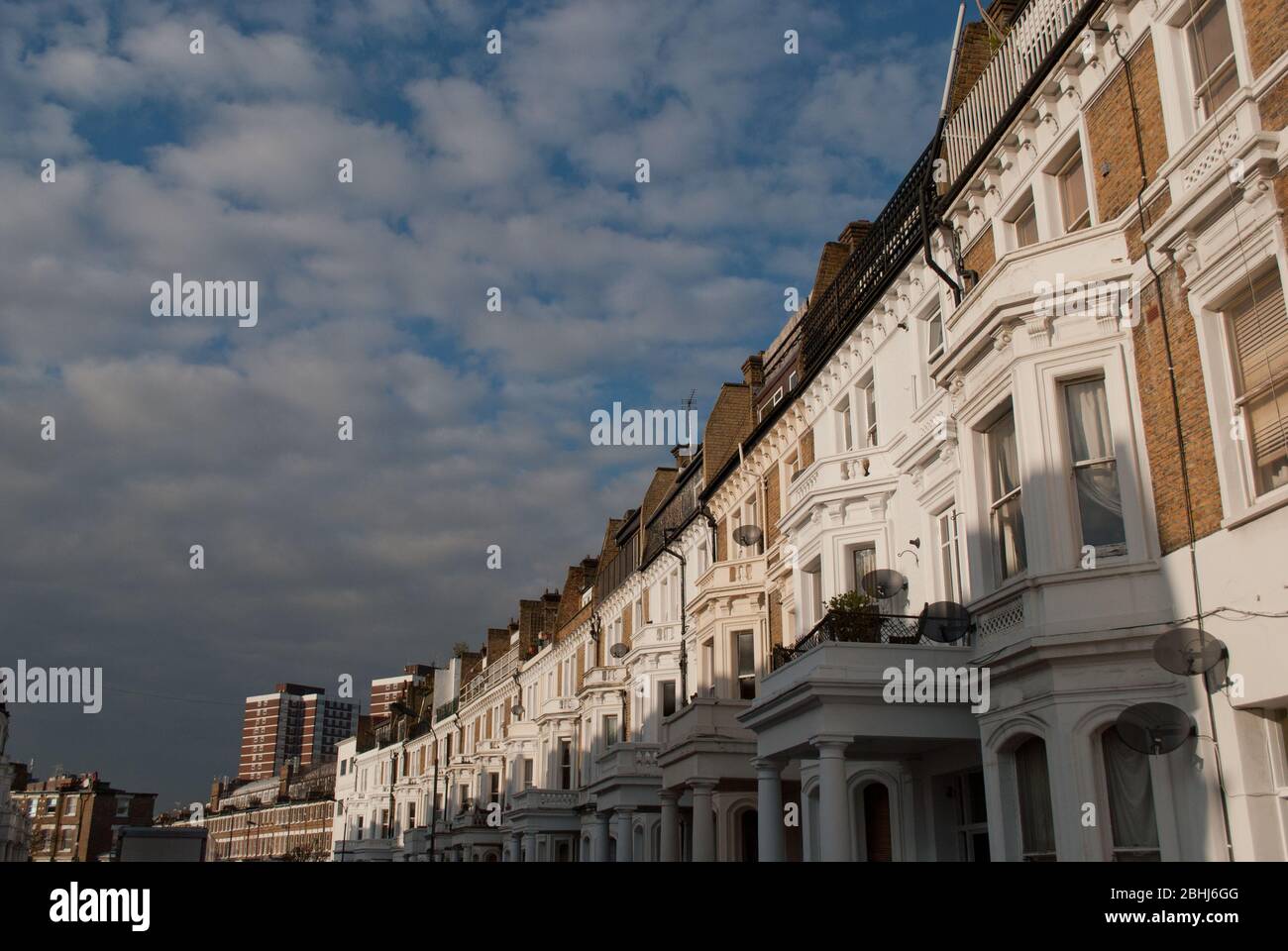 Victorian london street houses hi-res stock photography and images - Alamy