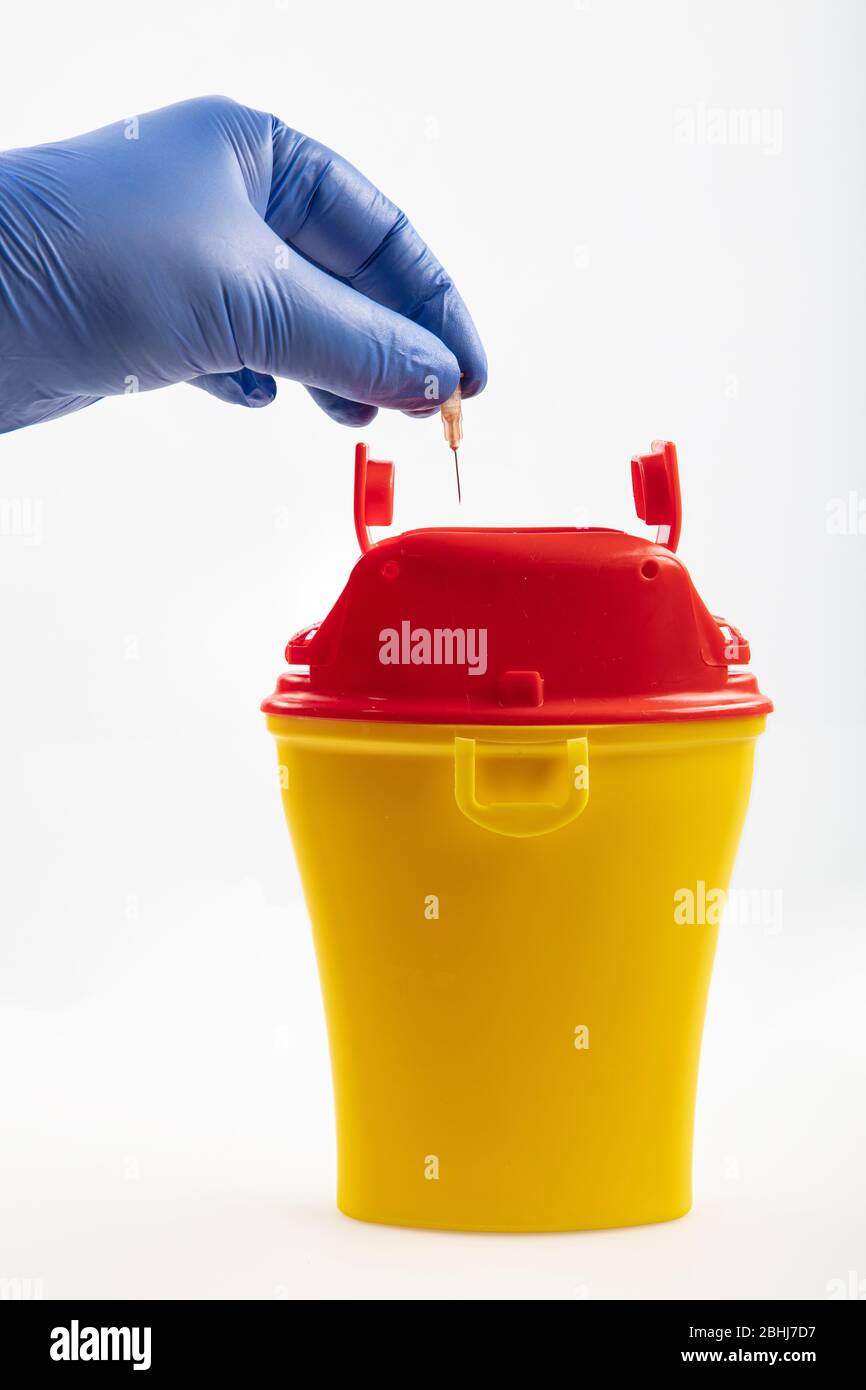 Different sizes of Medical waste bins (1.3, 2, 3, 5 liter). Yellow  biohazard medical contaminated and sharp clinical waste container isolated  on white Stock Photo - Alamy