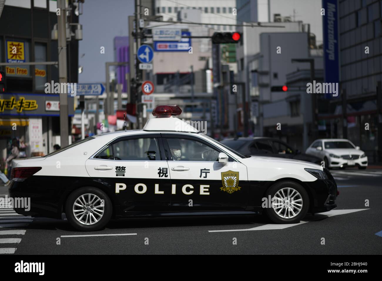 Полиция токио 3. Полиция Токио. Полицейские машины в Токио. Полиция Токио машины. Полиция Японии машины.