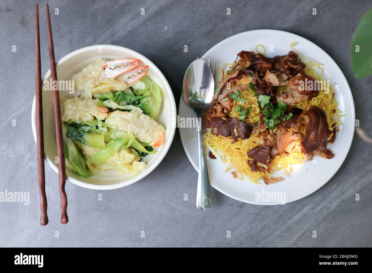 plain Chinese noodles, Chinese noodles and crab wonton Stock Photo Alamy