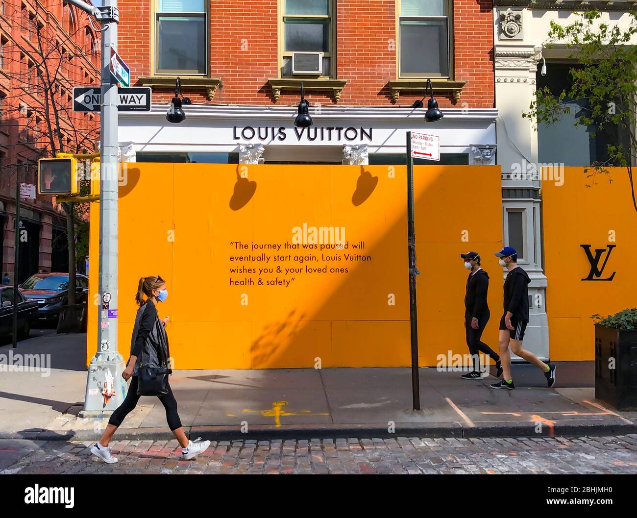 DP for Louis Vuitton in Soho, NYC - was pleasantly surprised and proud to  see this today!! : r/BollyBlindsNGossip