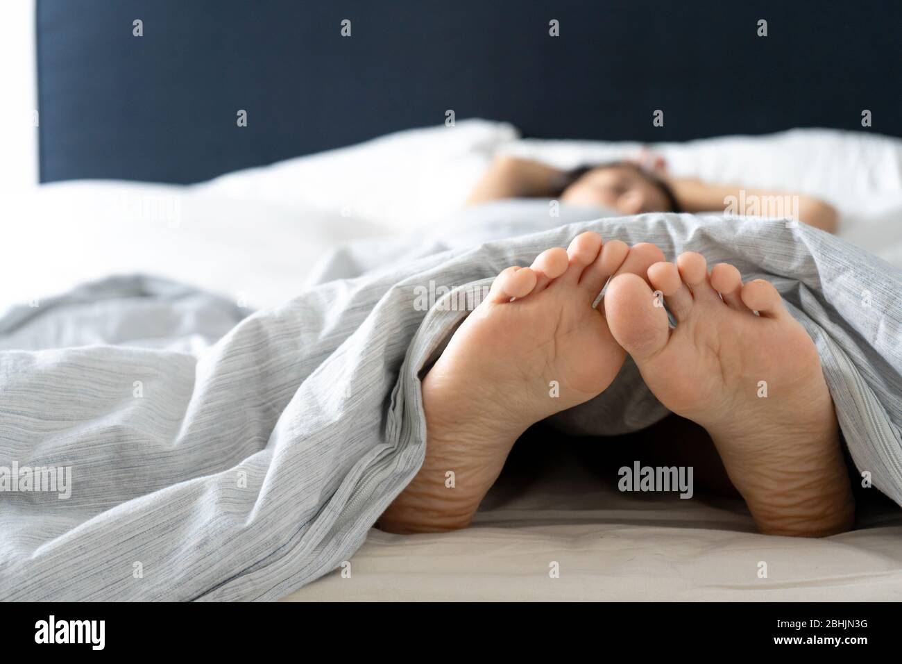 Спящие ноги жены