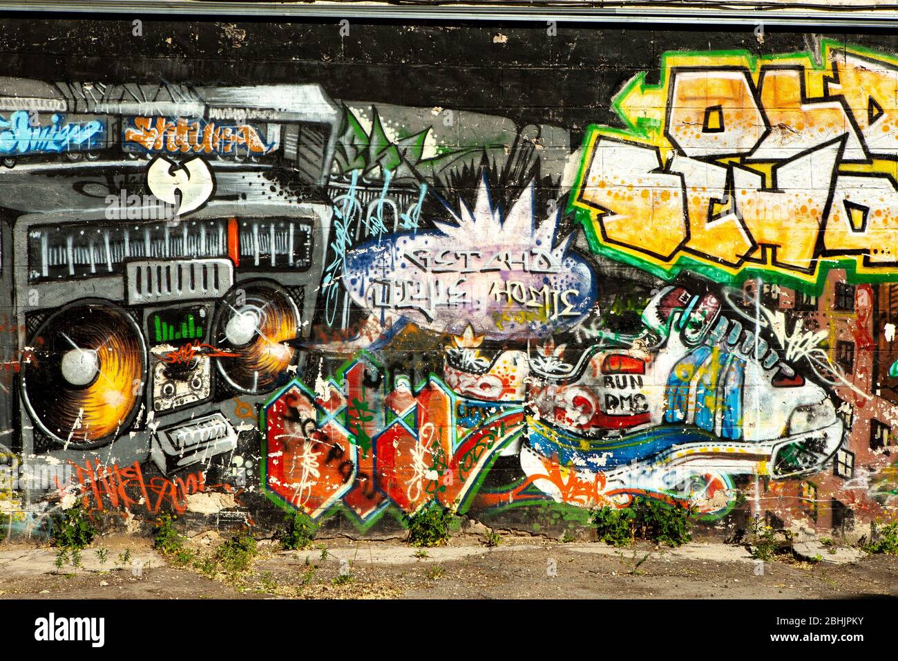 Street Art Abstract Background Image Of A Full Completed Graffiti Painting In Chisinau Moldova Colorful Wall Spray Paint Graffiti Stock Photo Alamy