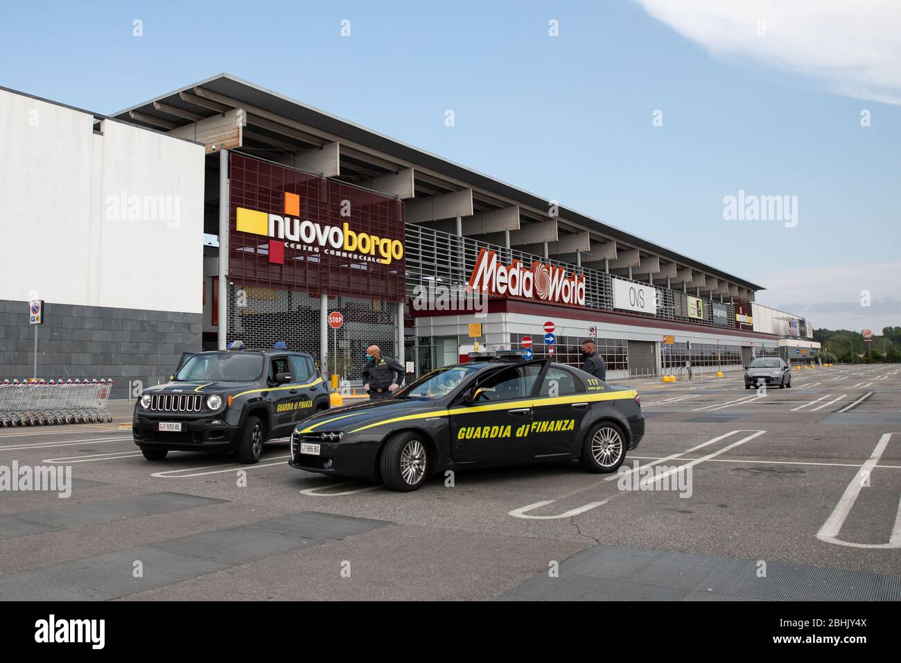 Empty mall parking hi-res stock photography and images - Alamy