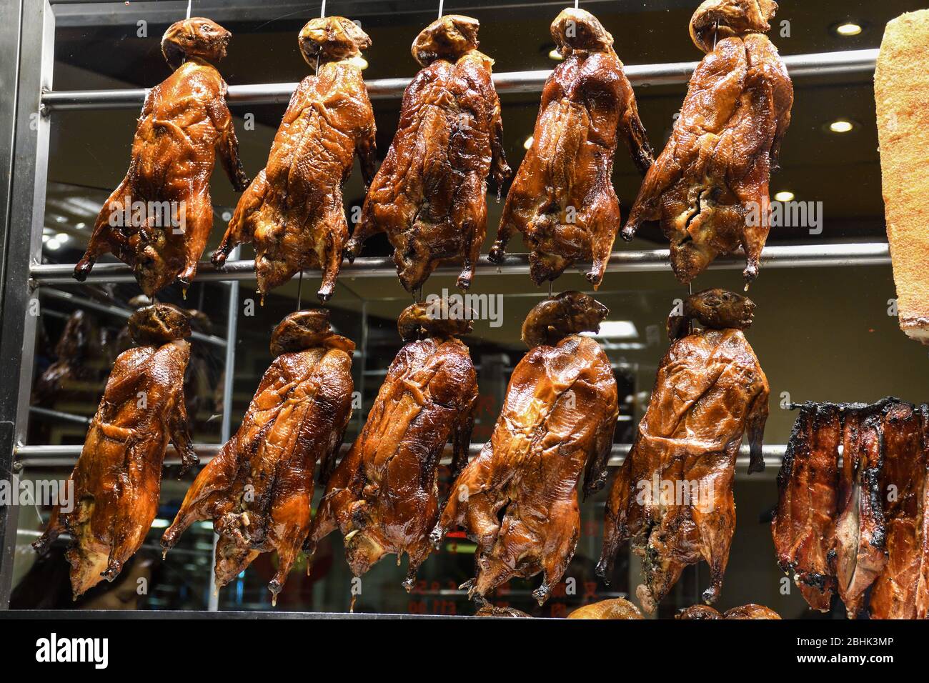 Duck Hanging Racks Whole roasted duck hanging hi-res stock photography and images - Alamy