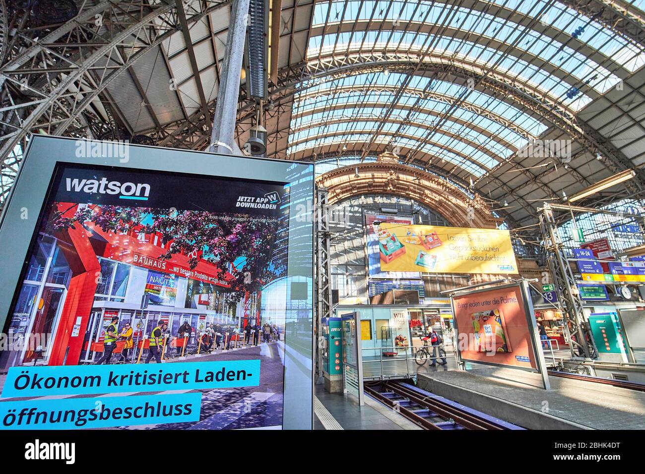 Frankfurt, Deutschland. 24th Apr, 2020. afterwithtag at Frankfurt Central Station during the Corona crisis. Frankfurt am Main, April 24, 2020 | usage worldwide Credit: dpa/Alamy Live News Stock Photo