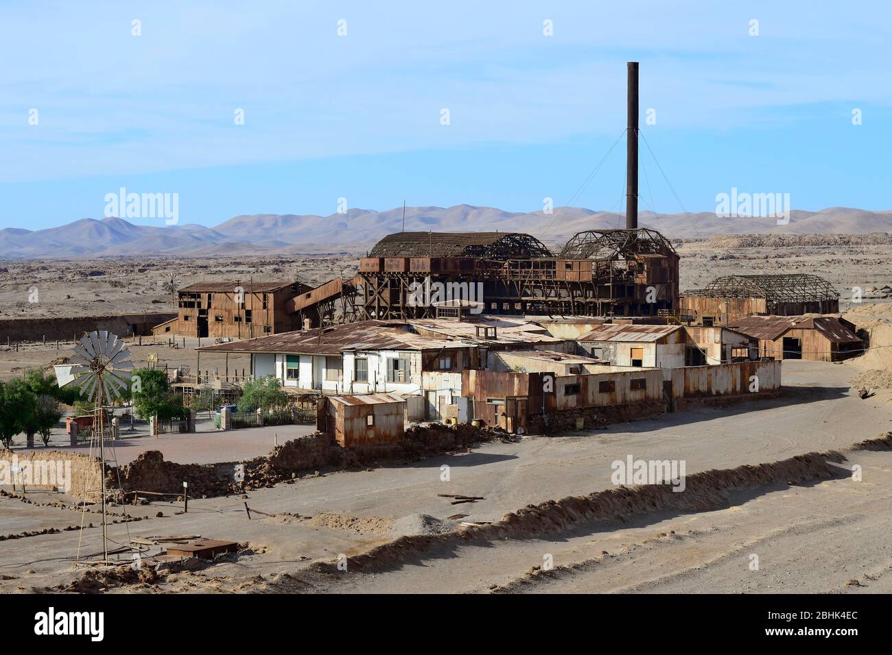 Derelict factory buildings, ghost town of Humberstone Saltpetre Works, Tarapaca region, Chile Stock Photo
