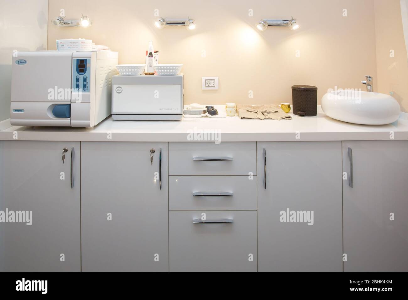 Runyes Autoclave dentistry . DENTAL AUTOCLAVE BENCHTOP . Towel warmer