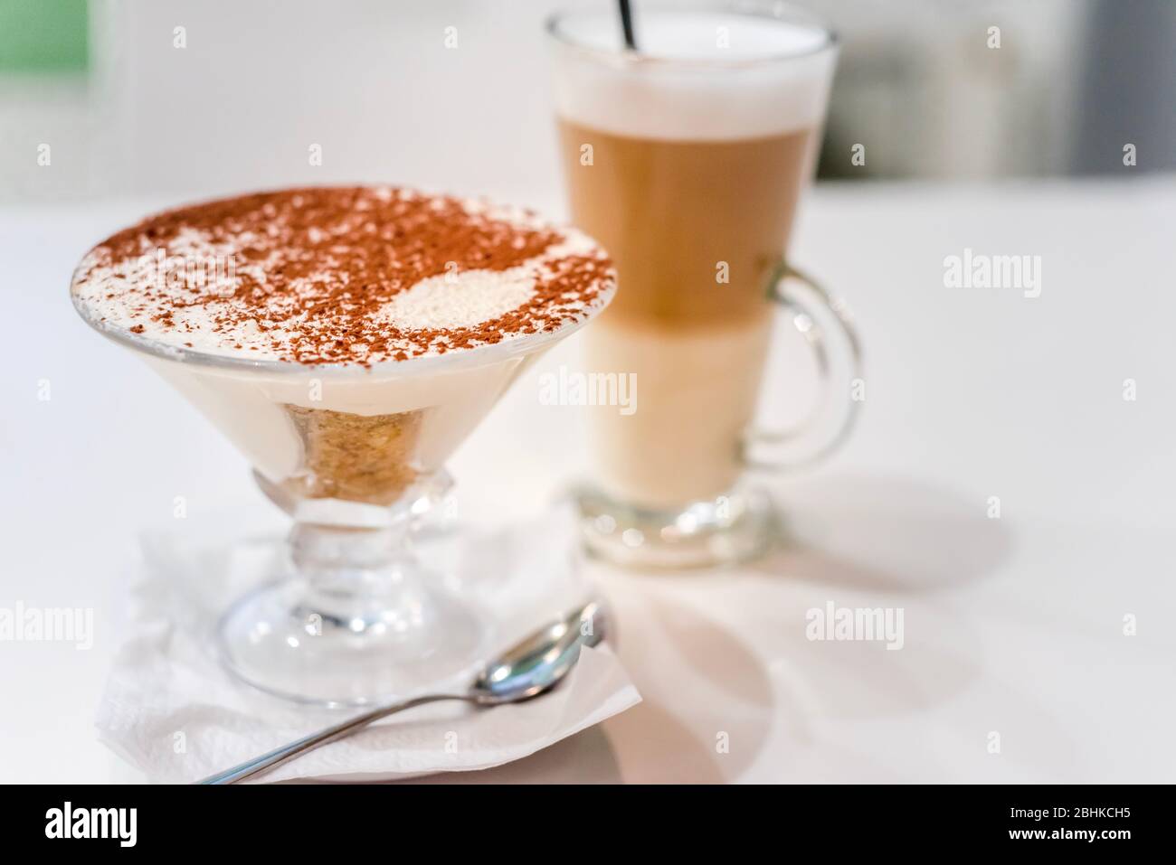 Page 2 - Cappuccino Ice Cream Dish High Resolution Stock Photography and  Images - Alamy