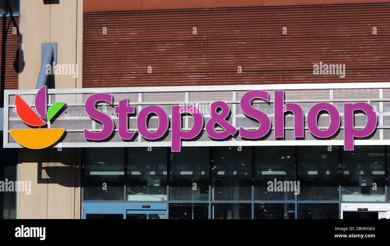 A Stop & Shop supermarket logo at a store in New York Stock Photo Alamy