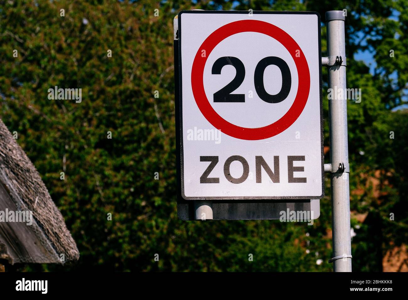 20 miles per hour zone sign in Bugbrooke, Northamptonshire Stock Photo