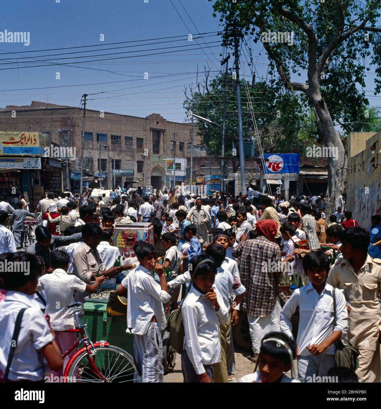 Pakistan People Street Hi Res Stock Photography And Images Alamy