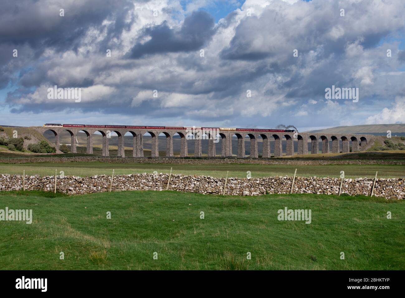 Steam locomotive 45231 The Sherwood Forrester crossing Ribblehead viaduct on the settle to Carlisle line with the West coast railways fellsman train Stock Photo