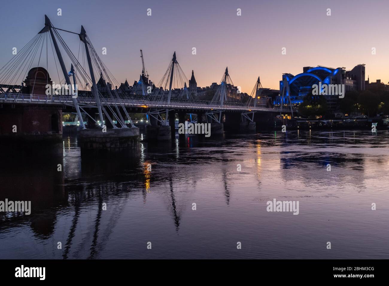 Hungerford Bridge, Golden Jubilee Bridges, Charing Cross Station and the Thames at twilight, London, UK Stock Photo