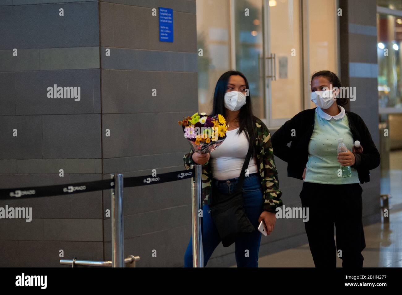 Women not wearing facemasks hi-res stock photography and images - Alamy
