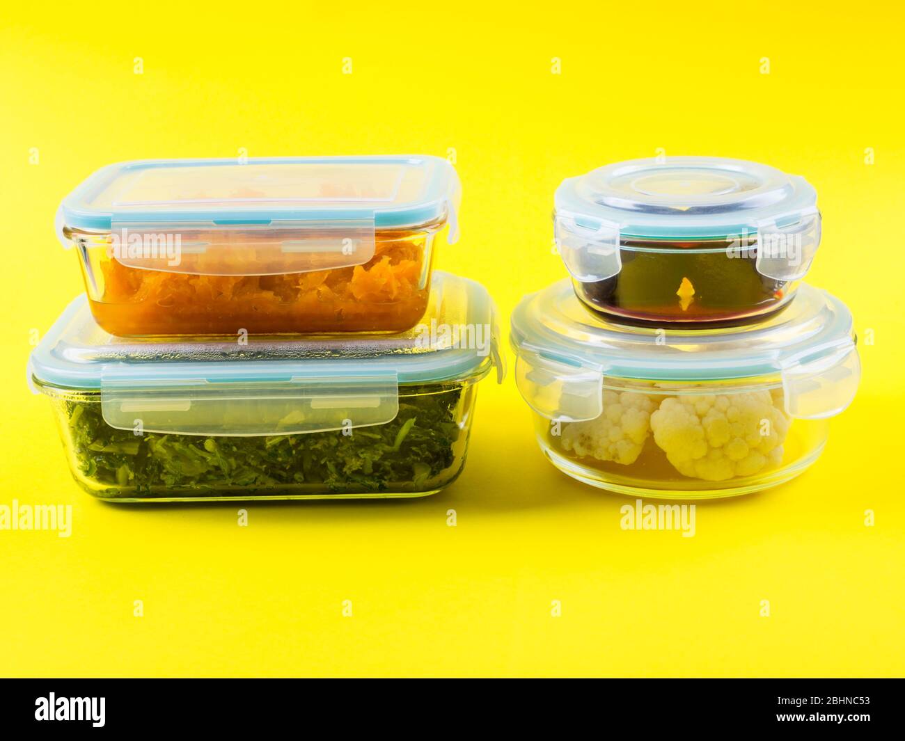 https://c8.alamy.com/comp/2BHNC53/stack-of-airtight-glass-containers-with-cooked-food-2BHNC53.jpg