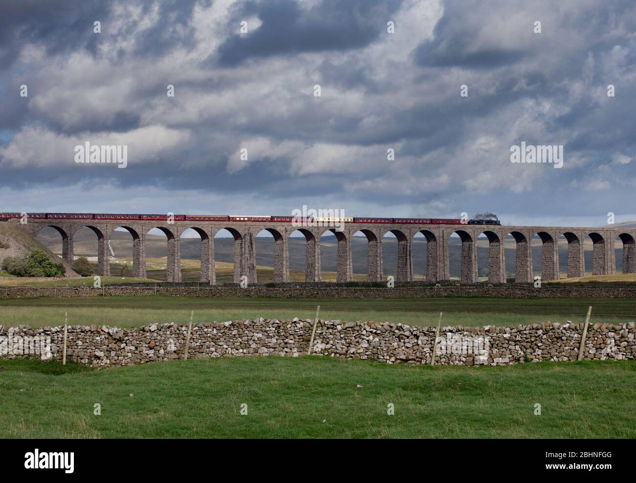 Steam locomotive 45231 The Sherwood Forrester crossing Ribblehead viaduct on the settle to Carlisle line with the West coast railways fellsman train Stock Photo