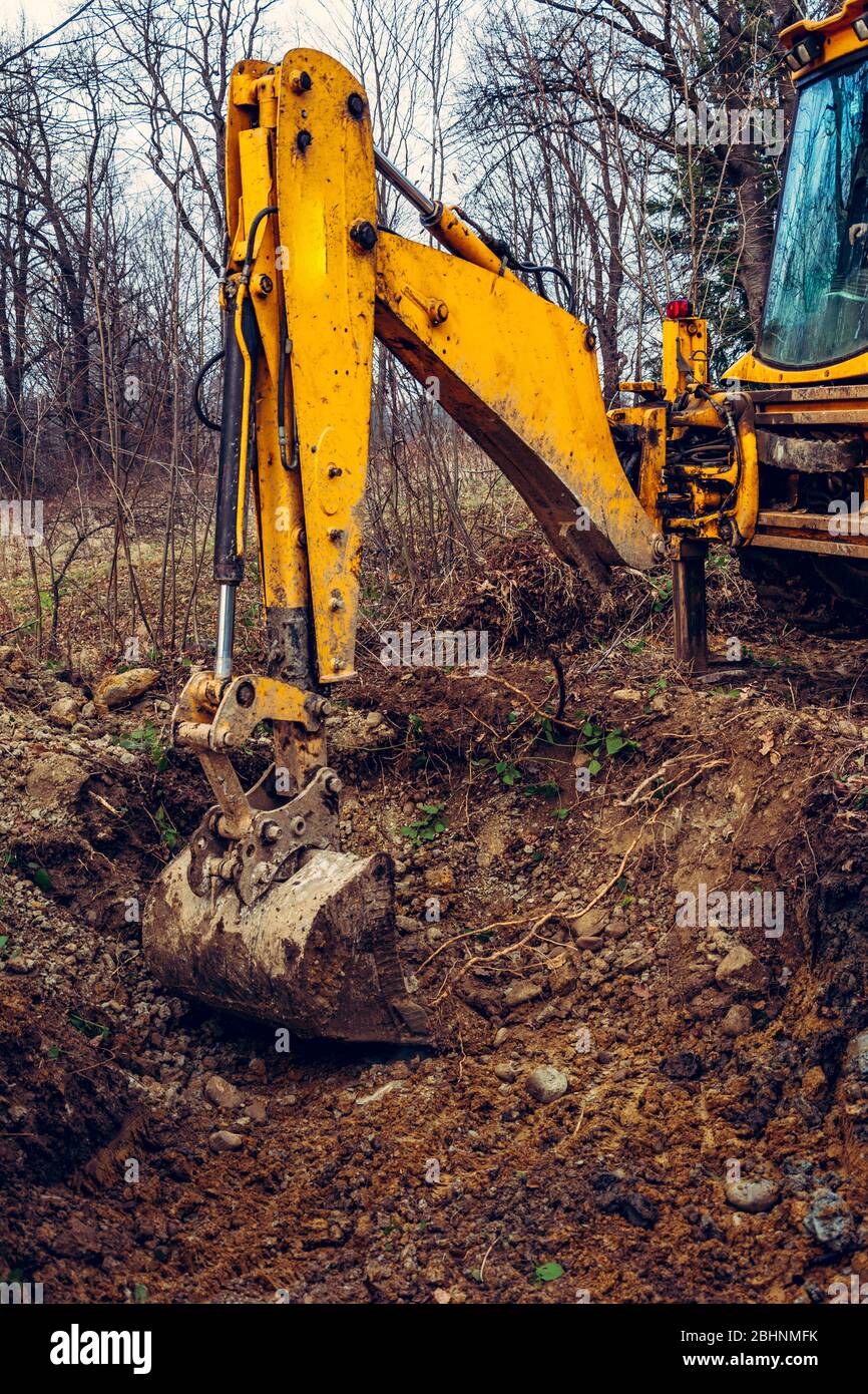 Digging a garden pond hi-res stock photography and images - Alamy