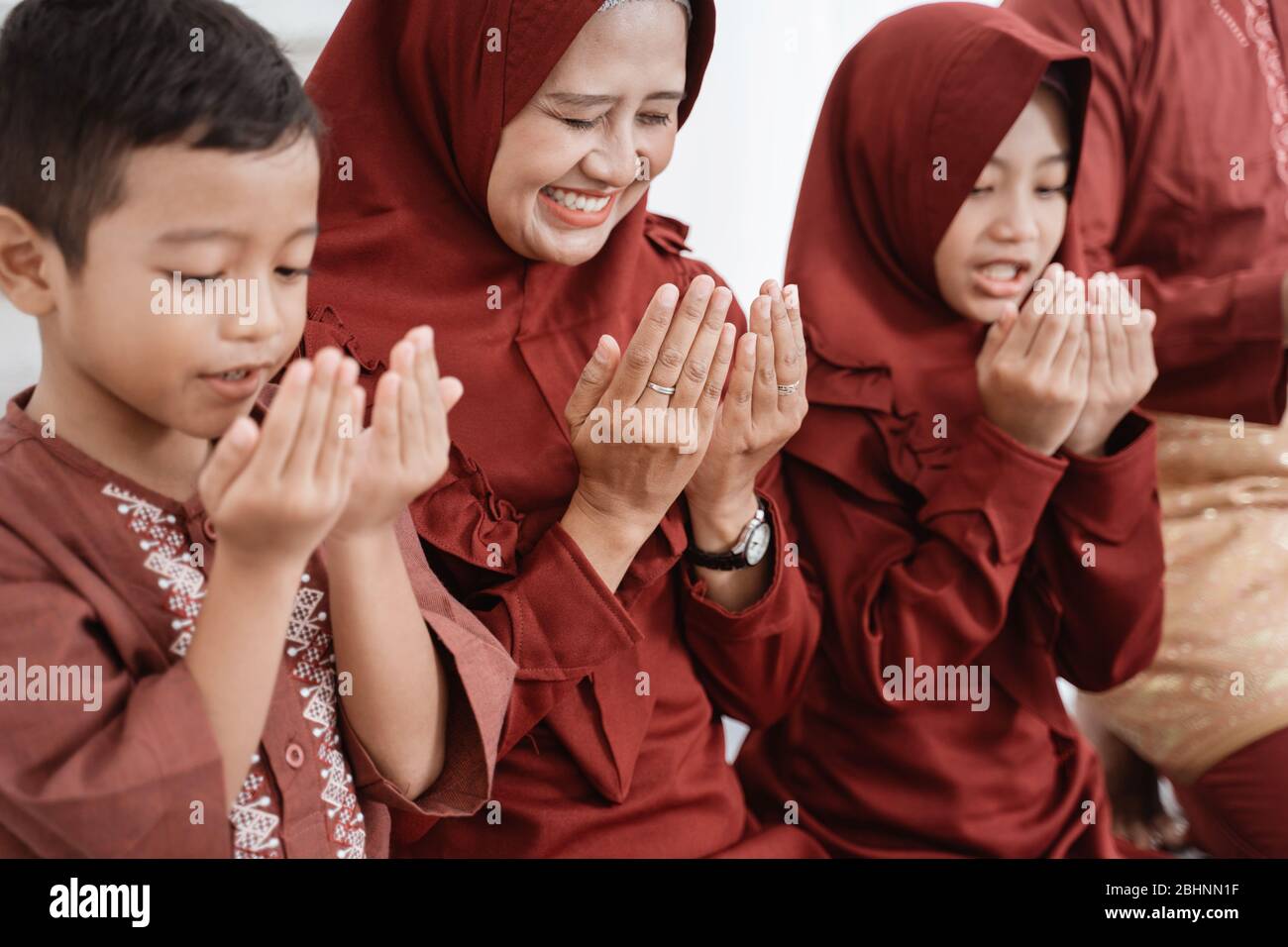 Son god praying mother father hi-res stock photography and images - Alamy