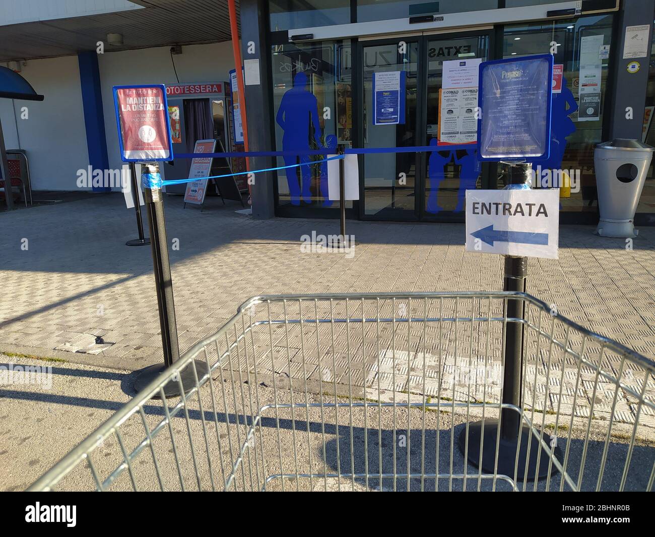 Entrance path with directions and requirements for emergency covid-19 located outside a shopping center and customer access aid . Stock Photo