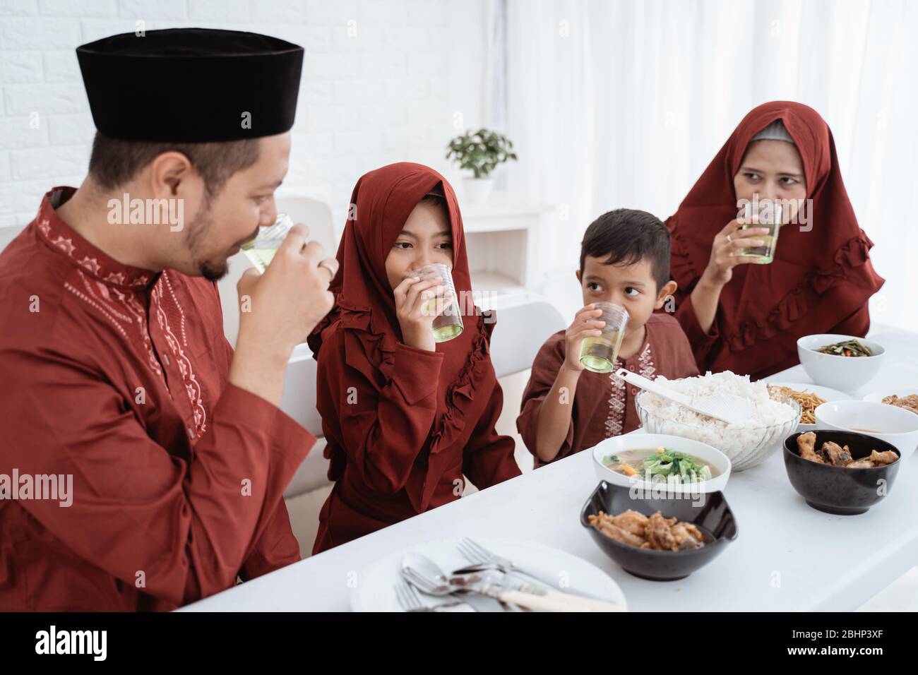 Break Fasting Together Family Malay Family Enjoy Sweet Drink When Breaking Fast Together At Home Stock Photo Alamy