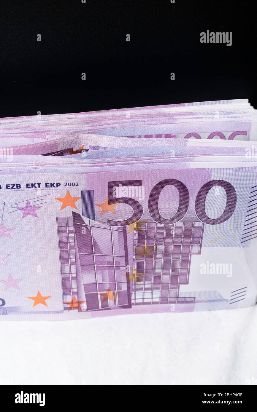 Big amount of Five hundred cash notes of European Union Currency ...