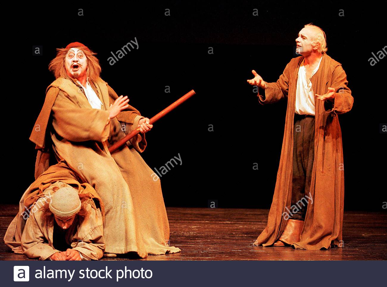 The Comedie Francaise At The Barbican Theatre With Les Fourberies De Scapin Scapin S Trickery By Moliere With Christian Blanc Gerard Giroudon Opens 7 6 00 Pic Geraint Lewis Stock Photo Alamy The Comedie Francaise At The Barbican Theatre With Les Fourberies De Scapin Scapin S Trickery By Moliere With Christian Blanc Gerard Giroudon Opens 7 6 00 Pic Geraint Lewis Stock Photo Alamy