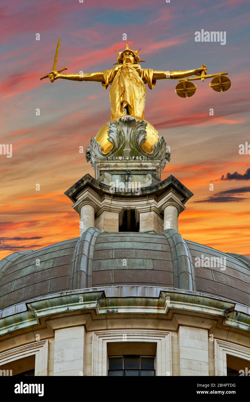 LONDON THE OLD BAILEY CRIMINAL COURT LADY JUSTICE STATUE IN GOLD ON TOP OF THE DOME WITH PINK AND GOLD SKY Stock Photo