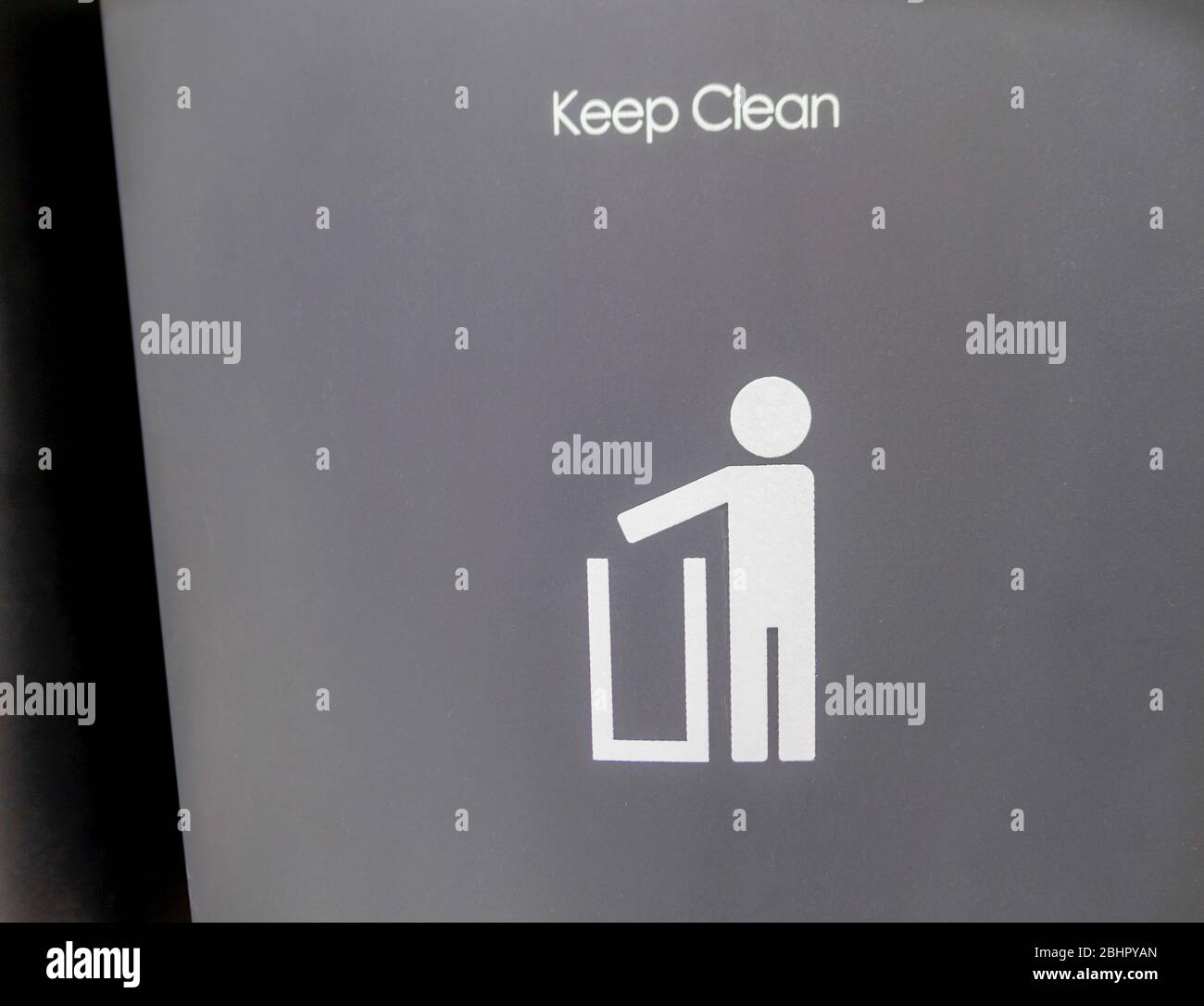 keep clean sign on the gray plastic box Stock Photo - Alamy