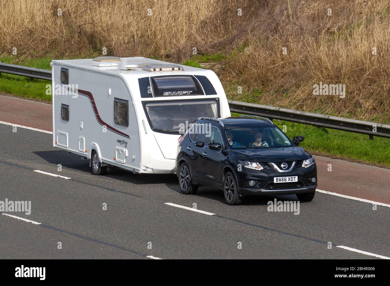 File:Nissan X-Trail T32 registered September 2014 1598cc diesel