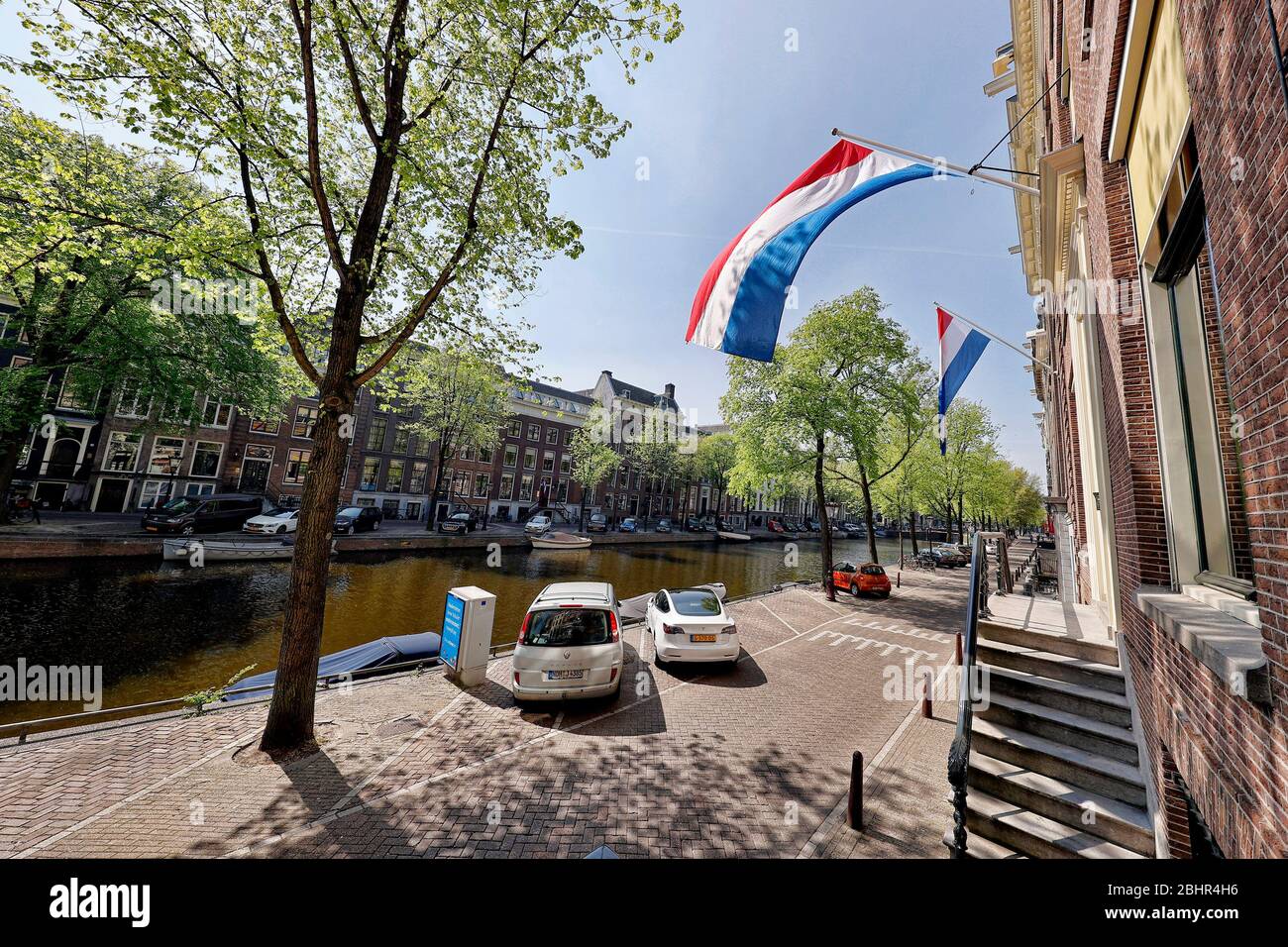 Amsterdam, Netherlands. 27th Apr, 2020. AMSTERDAM, 27th April, 2020. , Kingsday 2020 in Amsterdam . Koningsdag, Herengracht. Credit: Pro Shots/Alamy Live News Stock Photo