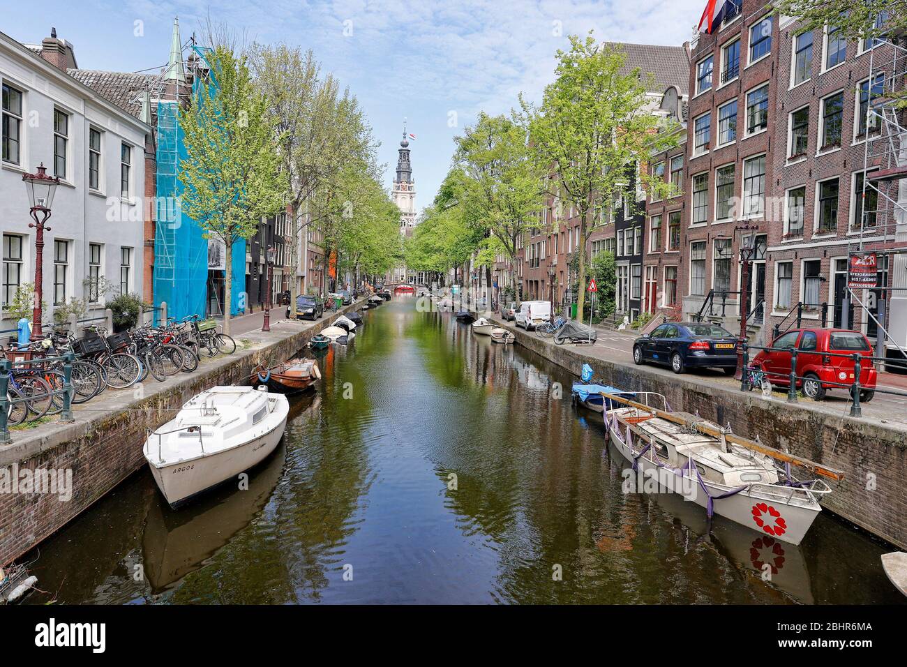 Amsterdam, Netherlands. 27th Apr, 2020. AMSTERDAM, 27th April, 2020. , Kingsday 2020 in Amsterdam . Koningsdag Groenburgwal Credit: Pro Shots/Alamy Live News Stock Photo