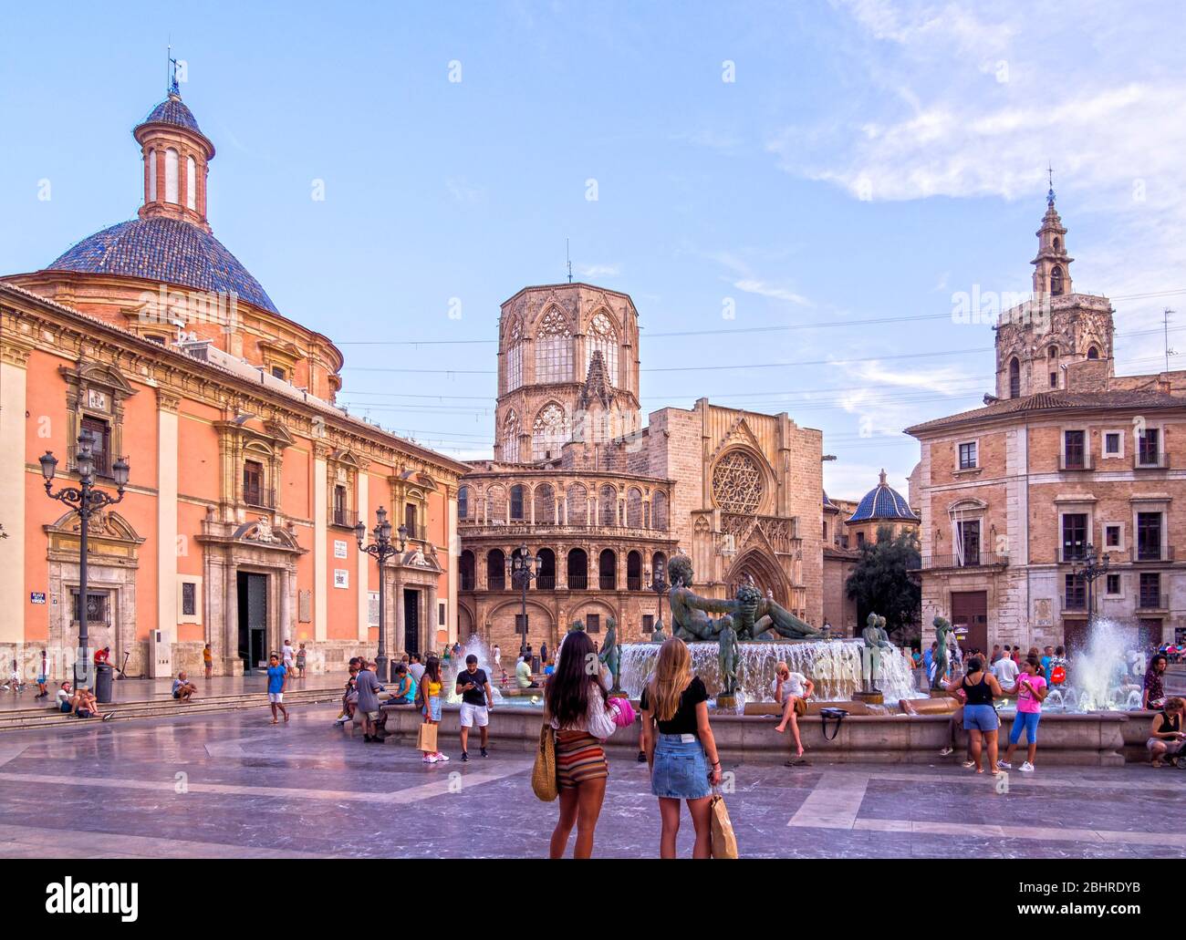 Basílica y catedral en la Plaza de la Virgen. Valencia. Comunidad